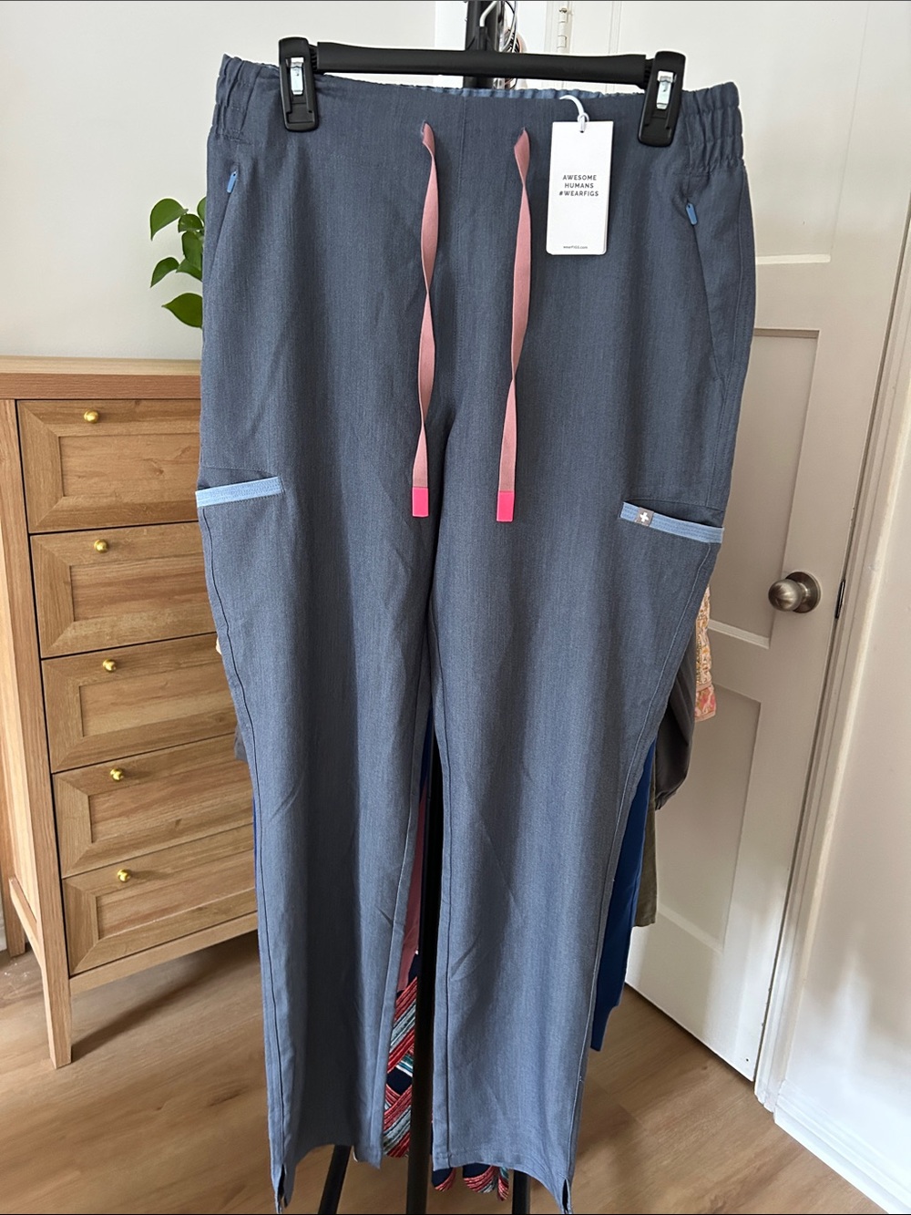 NWT Figs Evans Scrub Pants. Size medium. 29” inseam.